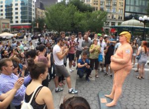 Nackter Donald Trump in New York
